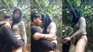 Bokep Indo Pasangan Remaja Asyik Mesum di Hutan Lagi Viral
